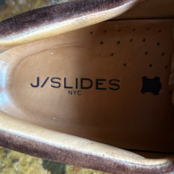 J/ Slides in rustic brown. - Picture 4 of 7